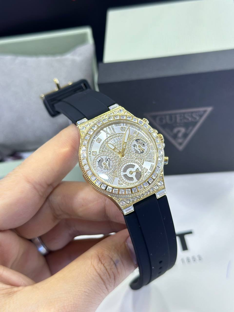 MONTRE GUESS IMPULSE POUR FEMME, CADRAN NOIR, ANALOGIQUE, EN SILICONE, 39 MM - GW0257L1