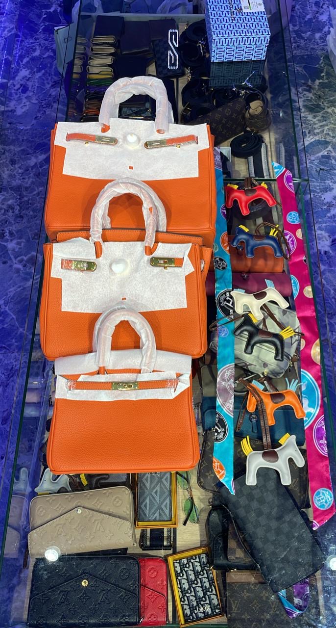 Hermès BIRKIN 35 LEATHER HANDBAG