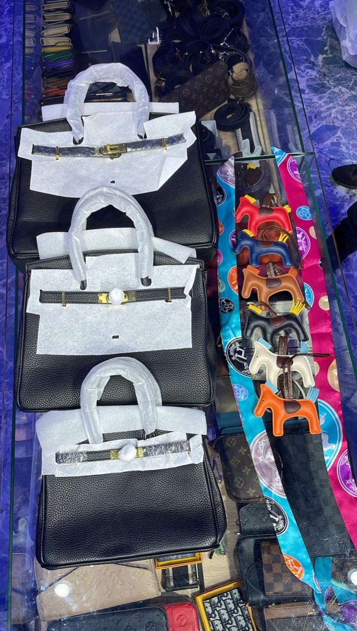 Hermès BIRKIN 35 LEATHER HANDBAG