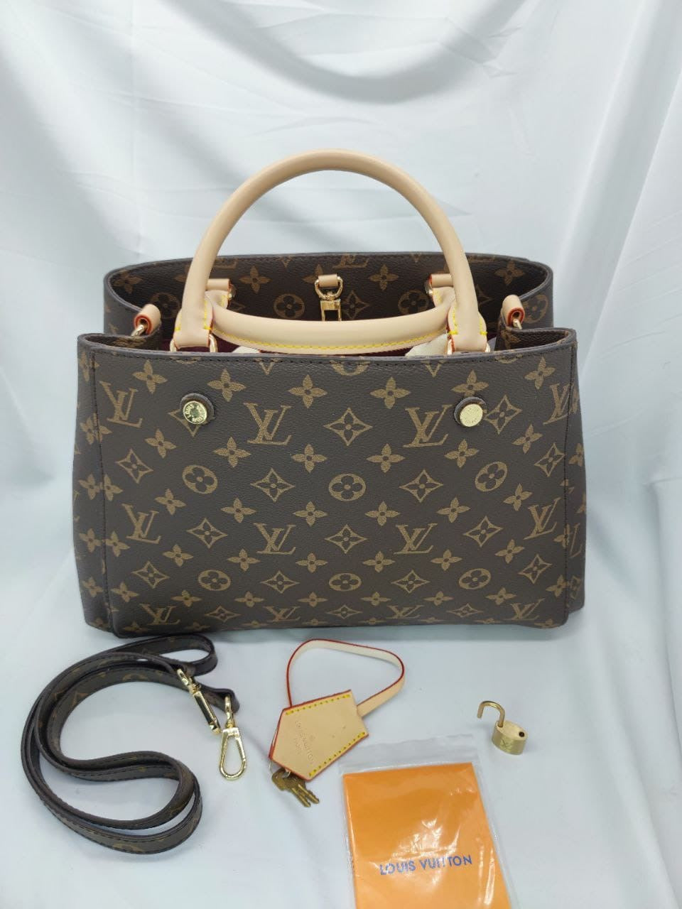 LOUIS VUITTON

Montaigne BB