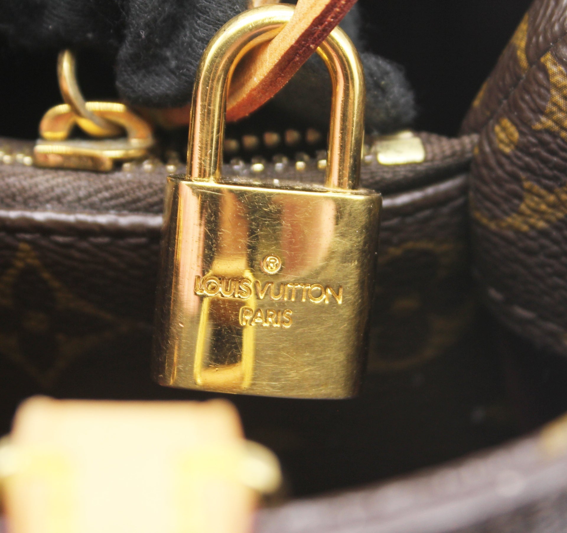 LOUIS VUITTON

Montaigne BB