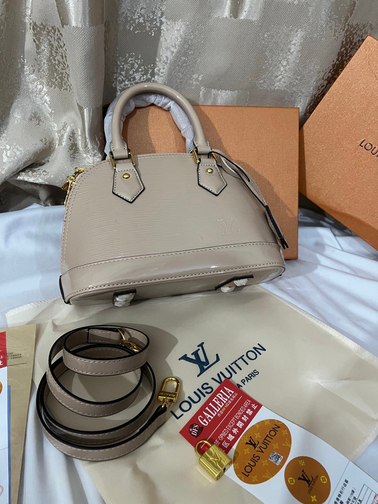 Sac à main Alma BB en Epi Louis Vuitton Blanc