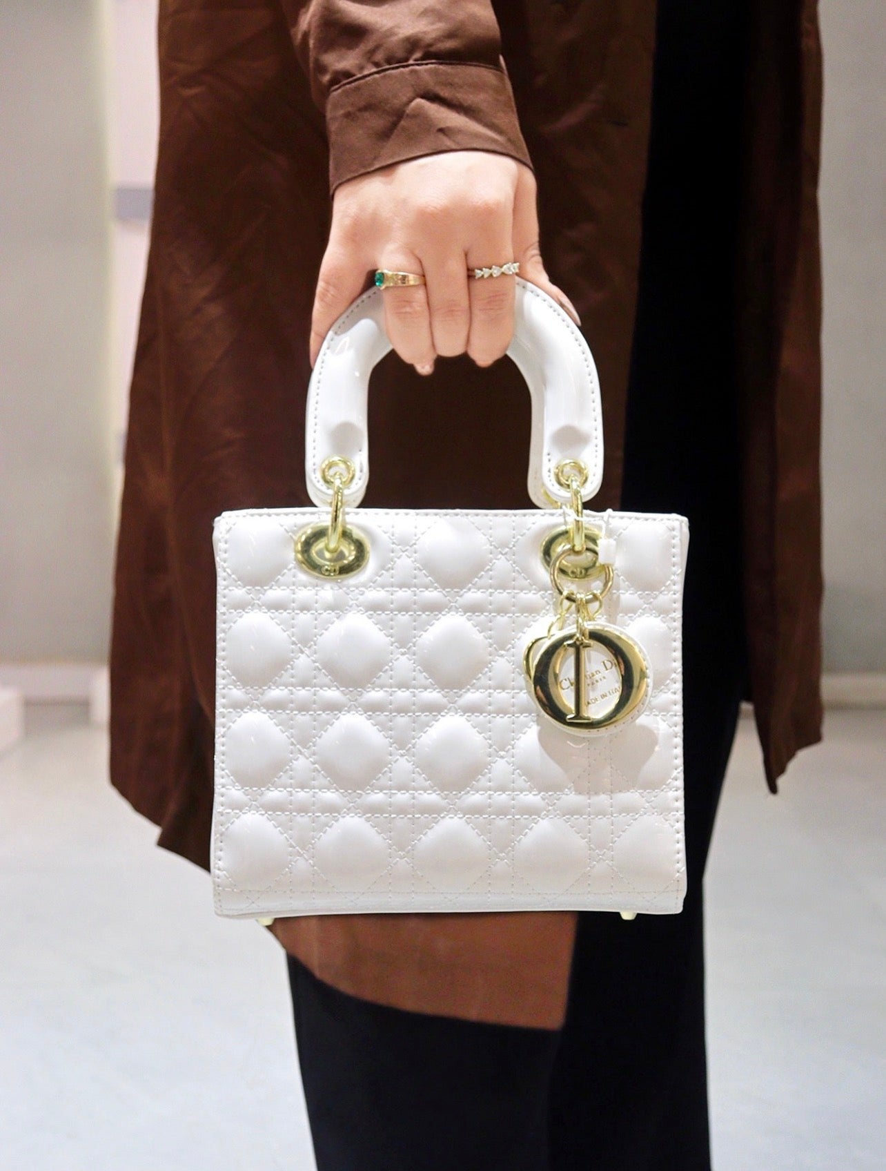 Lady Dior - Medium blanc verni prune