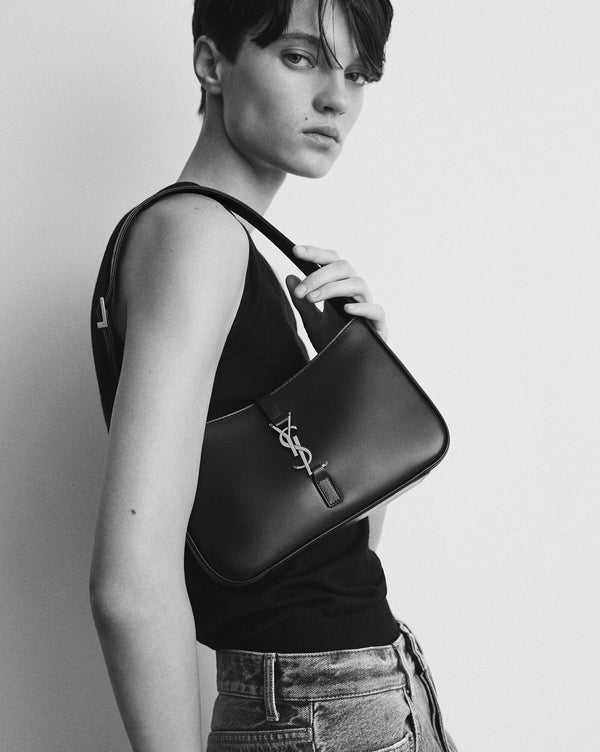 SAC YSL LE 5 À 7 EN SEMI CUIR LISSE NOIR