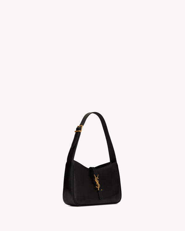 SAC YSL LE 5 À 7 EN SEMI CUIR LISSE NOIR