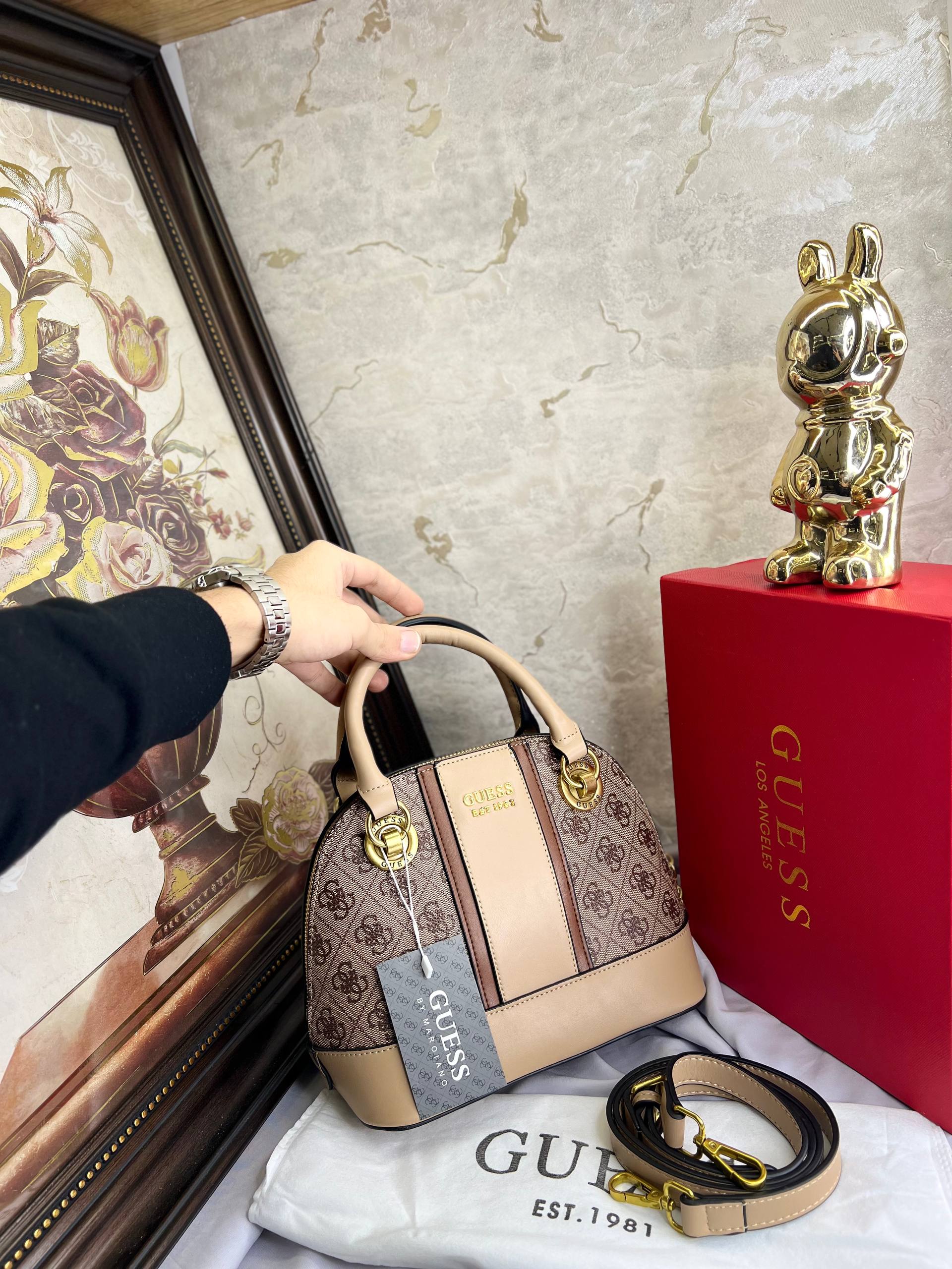 Devinez les femmes Cathleen Grand Dôme Satchel